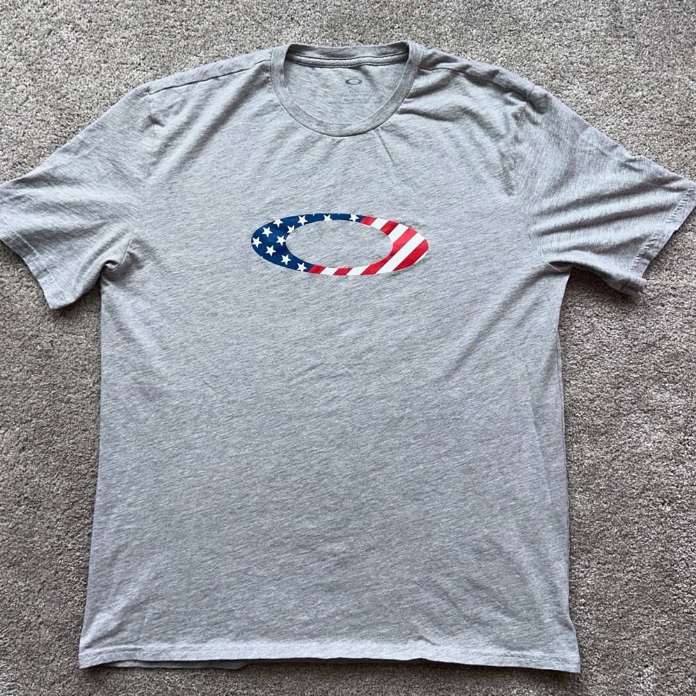 Like New Oakley Mens Crewneck Patriotic Logo Heathered Gray T-Shirt, XL